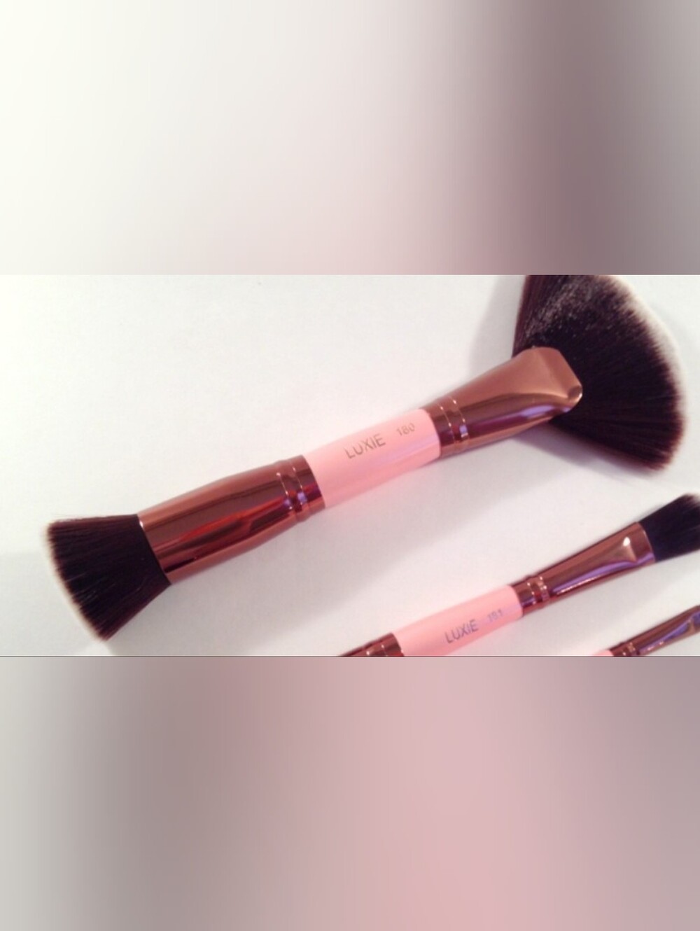 Luxie 180 Double Sided Shaper Brush